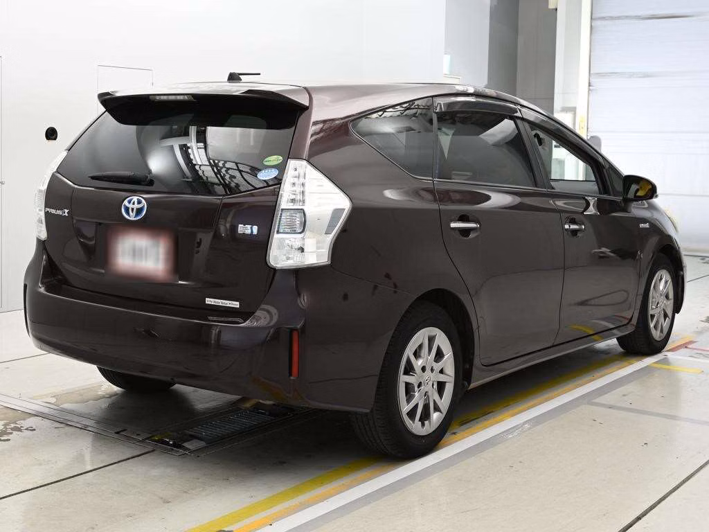 TOYOTA PRIUS ALPHA