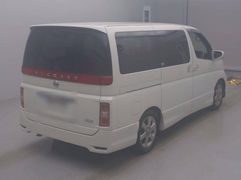 NISSAN ELGRAND