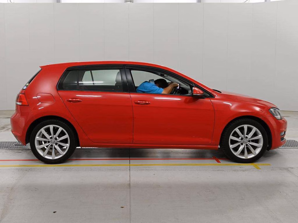 VOLKSWAGEN GOLF