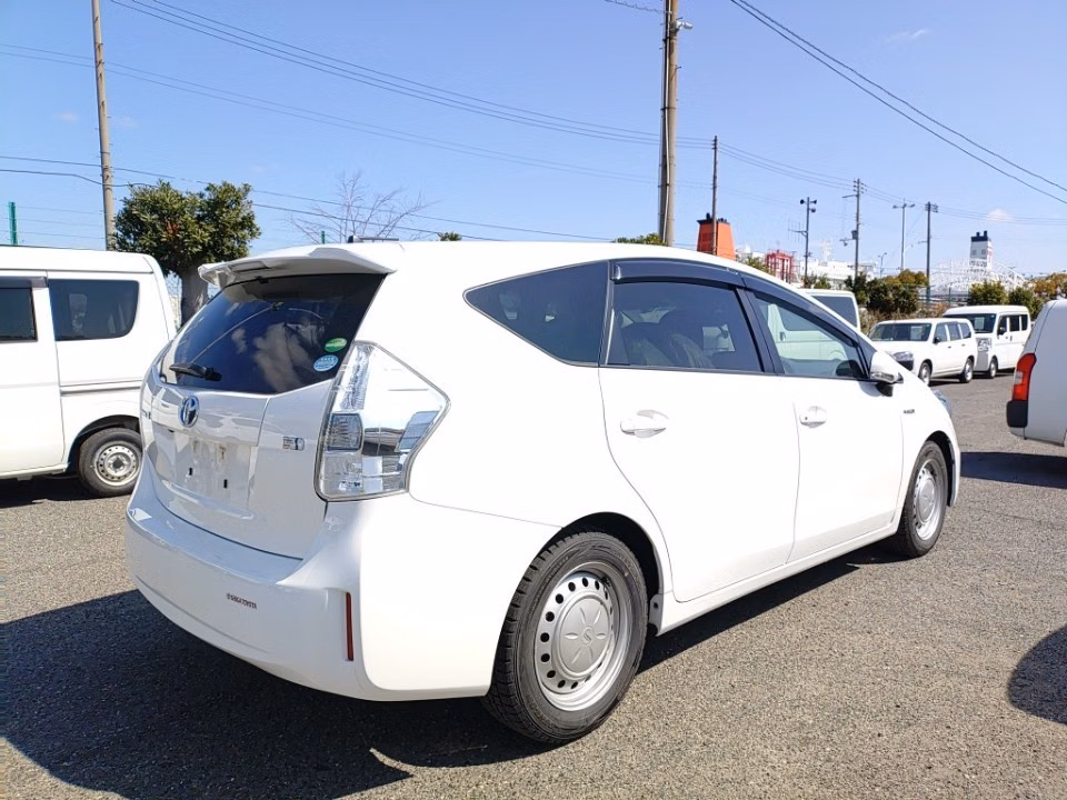 TOYOTA PRIUS ALPHA