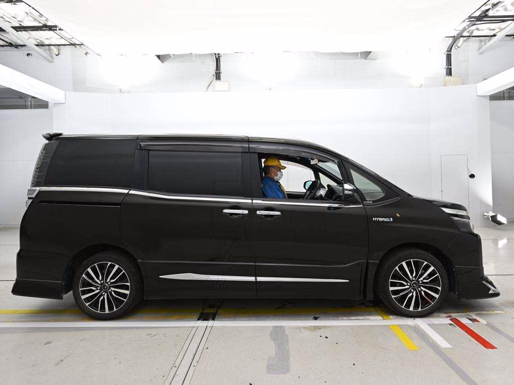 TOYOTA VOXY