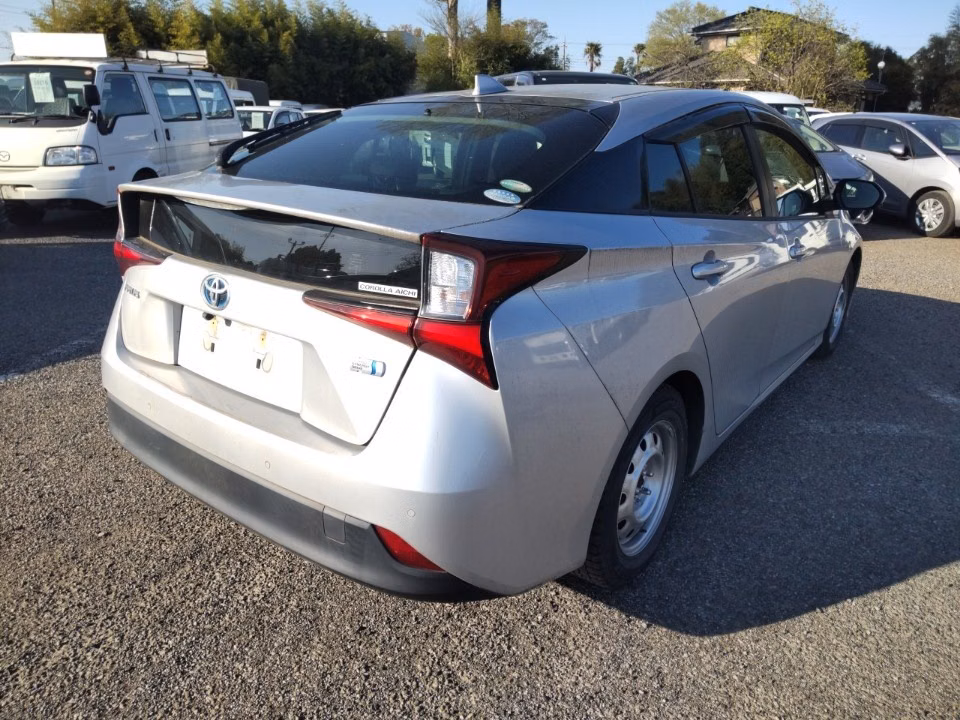 TOYOTA PRIUS