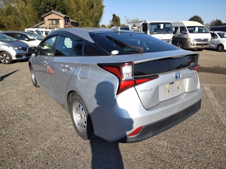 TOYOTA PRIUS