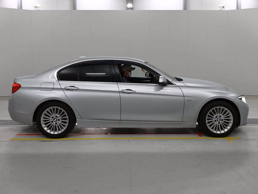 BMW 3-SERIES