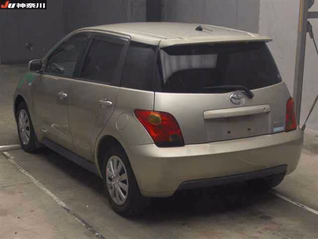 TOYOTA IST