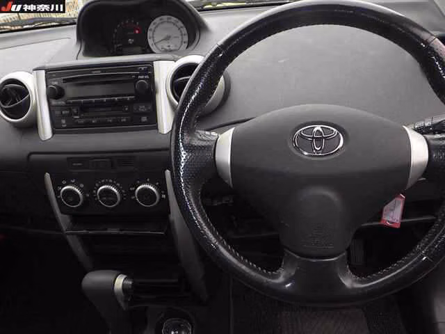 TOYOTA IST