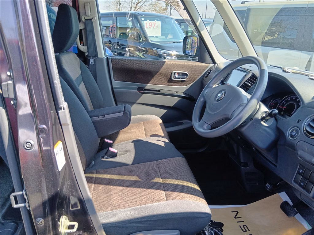 NISSAN ROOX