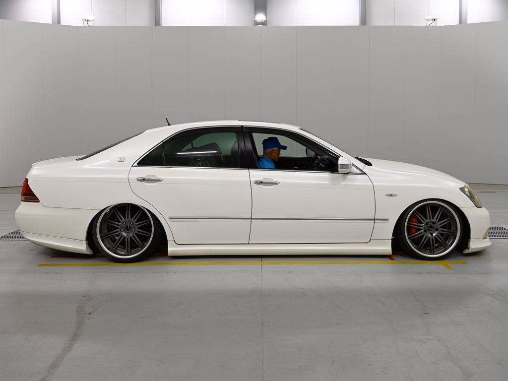TOYOTA CROWN