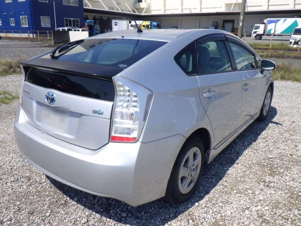 TOYOTA PRIUS