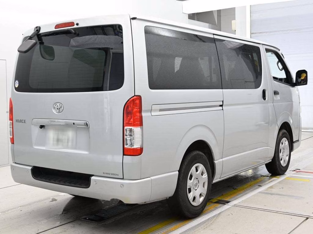TOYOTA REGIUS ACE
