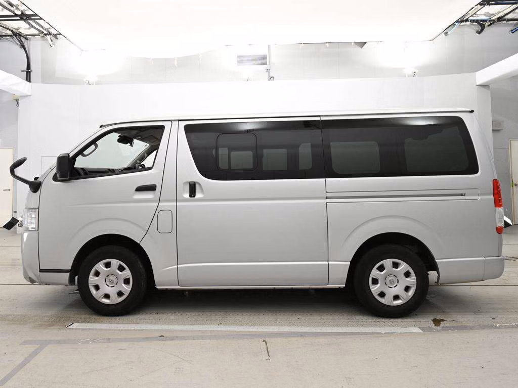 TOYOTA REGIUS ACE