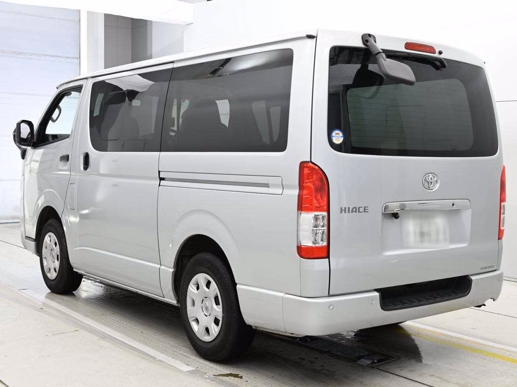 TOYOTA REGIUS ACE