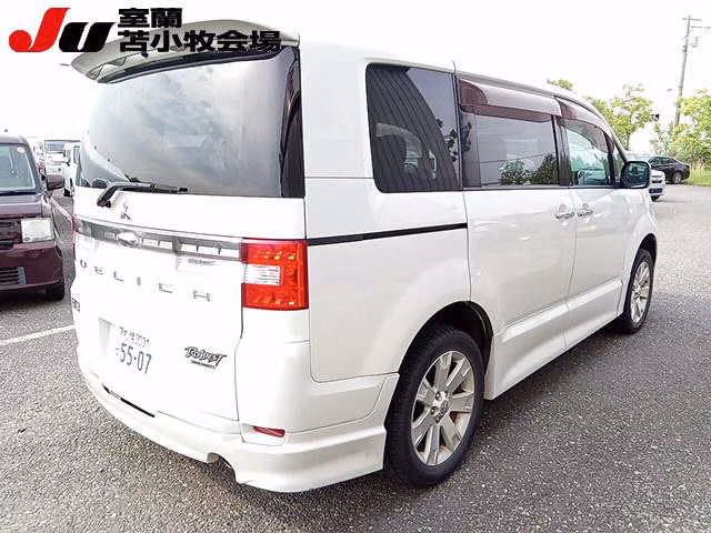 MITSUBISHI DELICA D:5