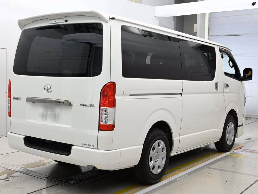 TOYOTA REGIUS ACE