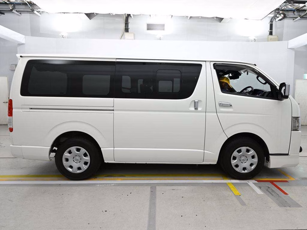 TOYOTA REGIUS ACE