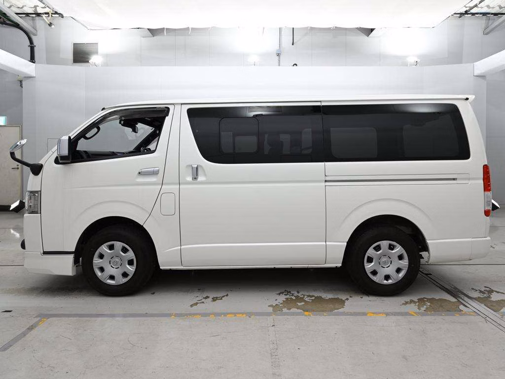 TOYOTA REGIUS ACE