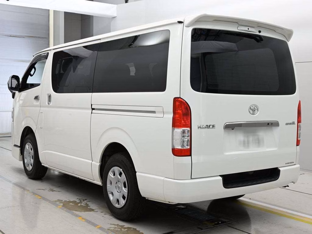 TOYOTA REGIUS ACE