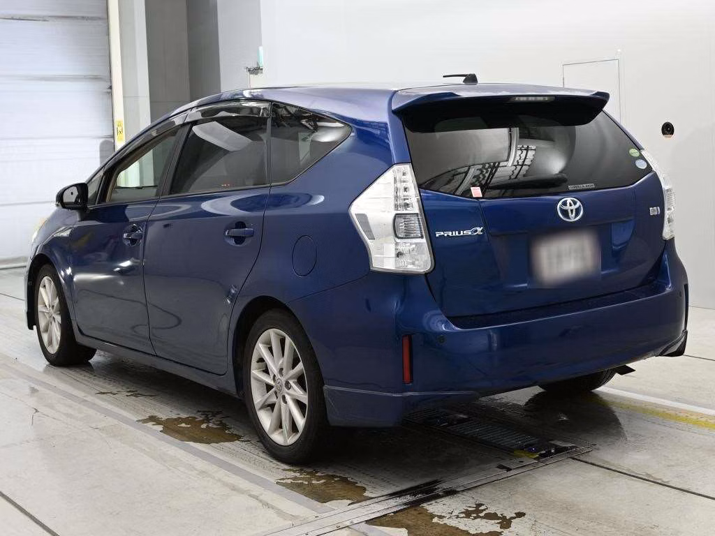 TOYOTA PRIUS ALPHA