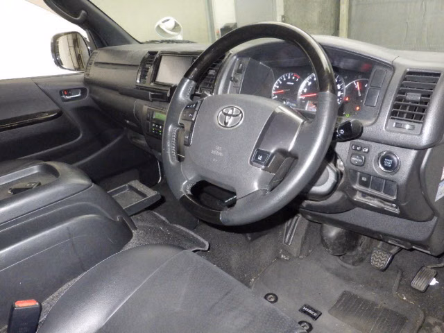 TOYOTA REGIUS ACE