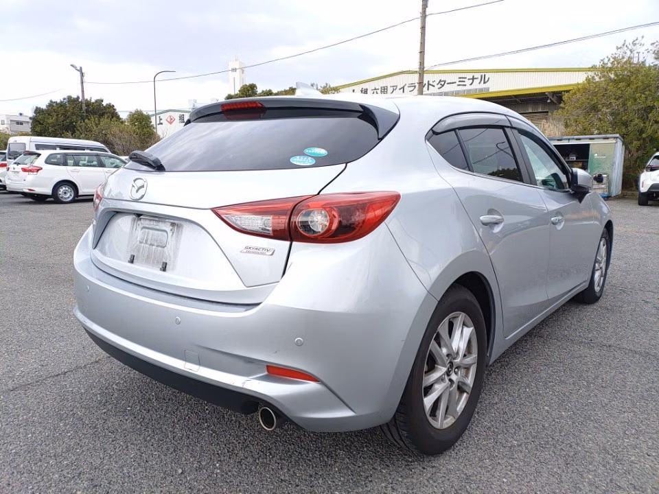 MAZDA AXELA
