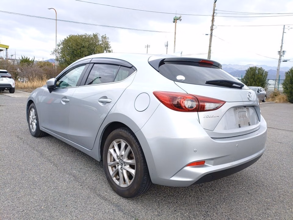 MAZDA AXELA