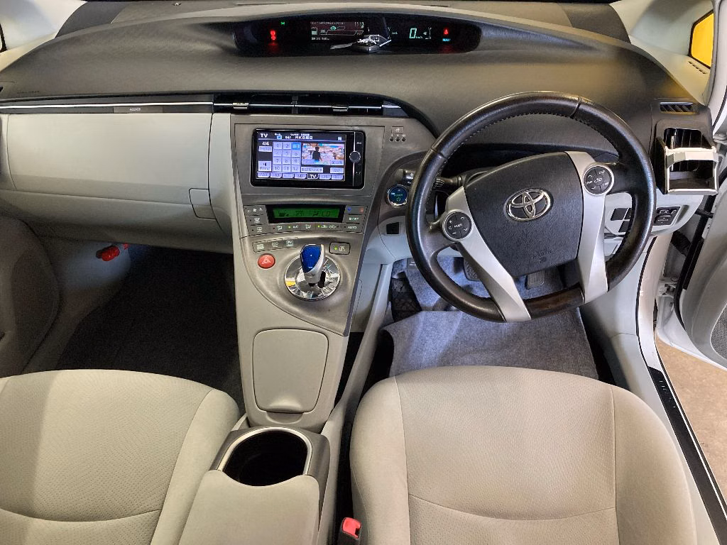 TOYOTA PRIUS