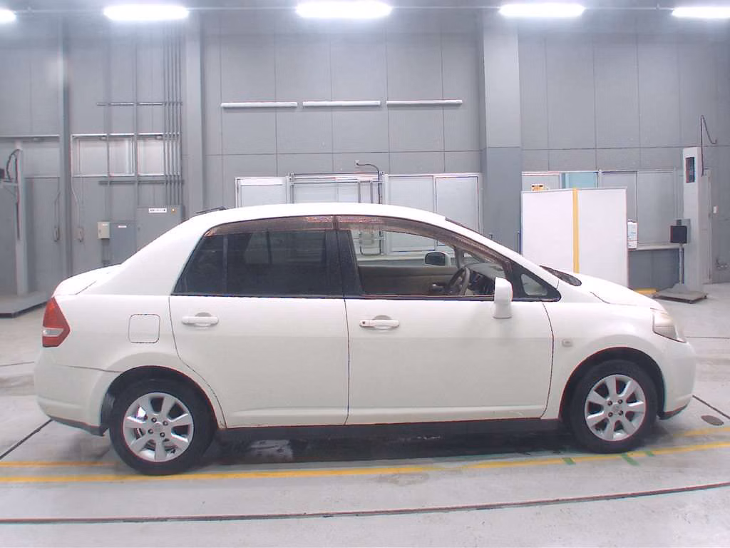 NISSAN TIIDA LATIO