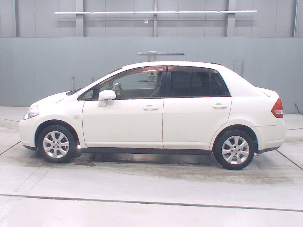 NISSAN TIIDA LATIO