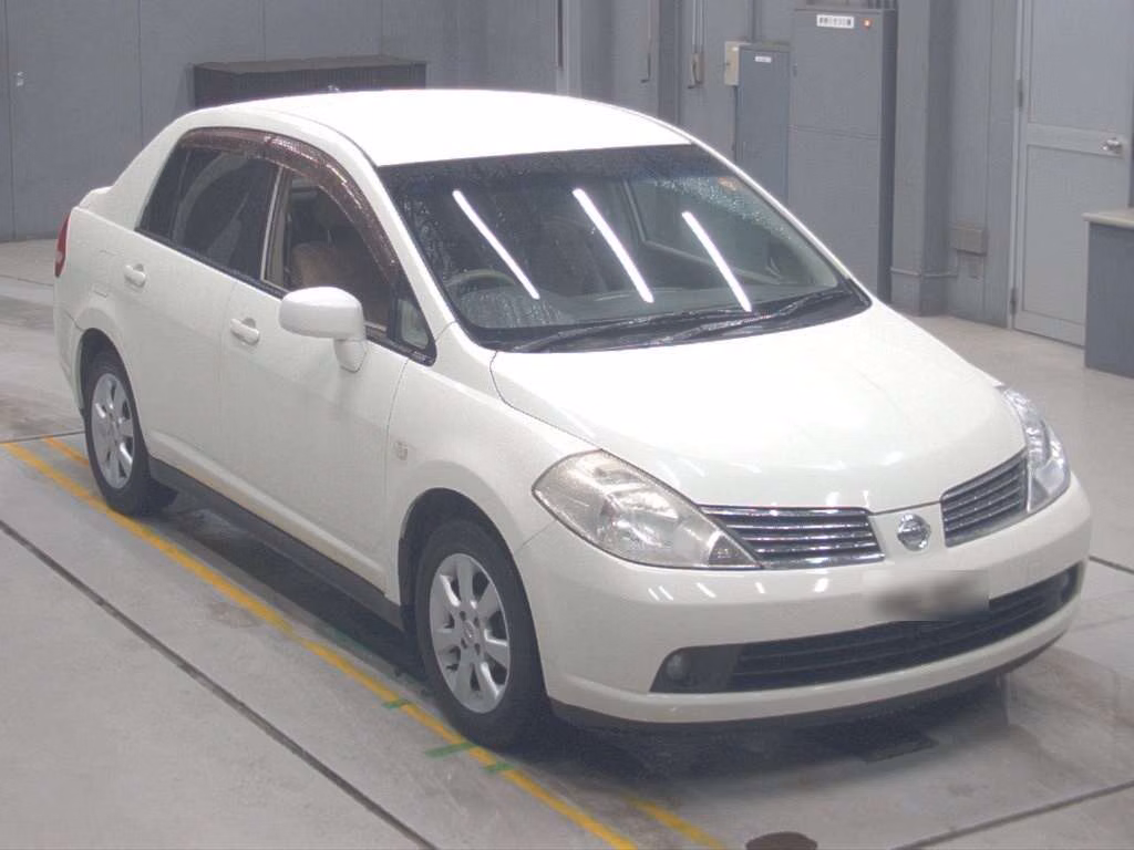 NISSAN TIIDA LATIO