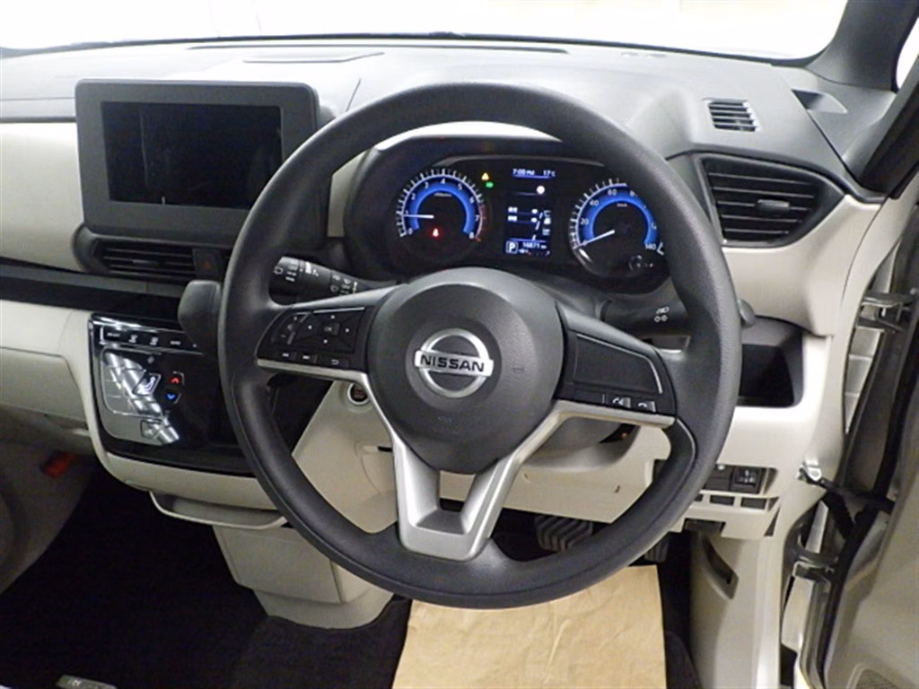 NISSAN ROOX