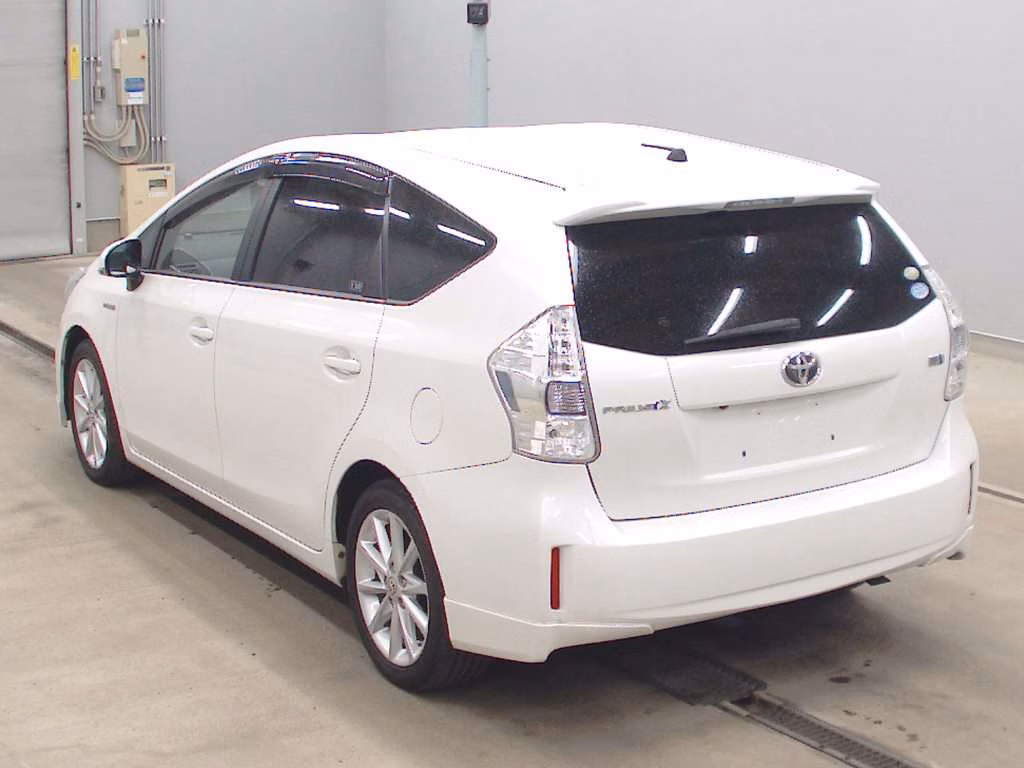 TOYOTA PRIUS ALPHA