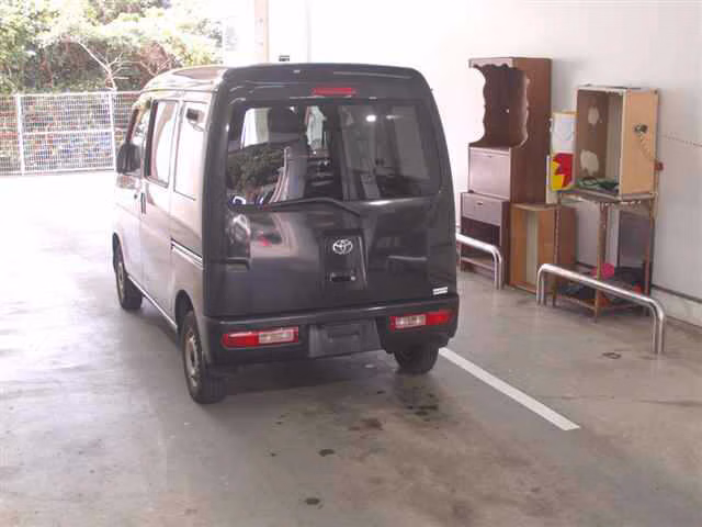 TOYOTA PIXIS VAN