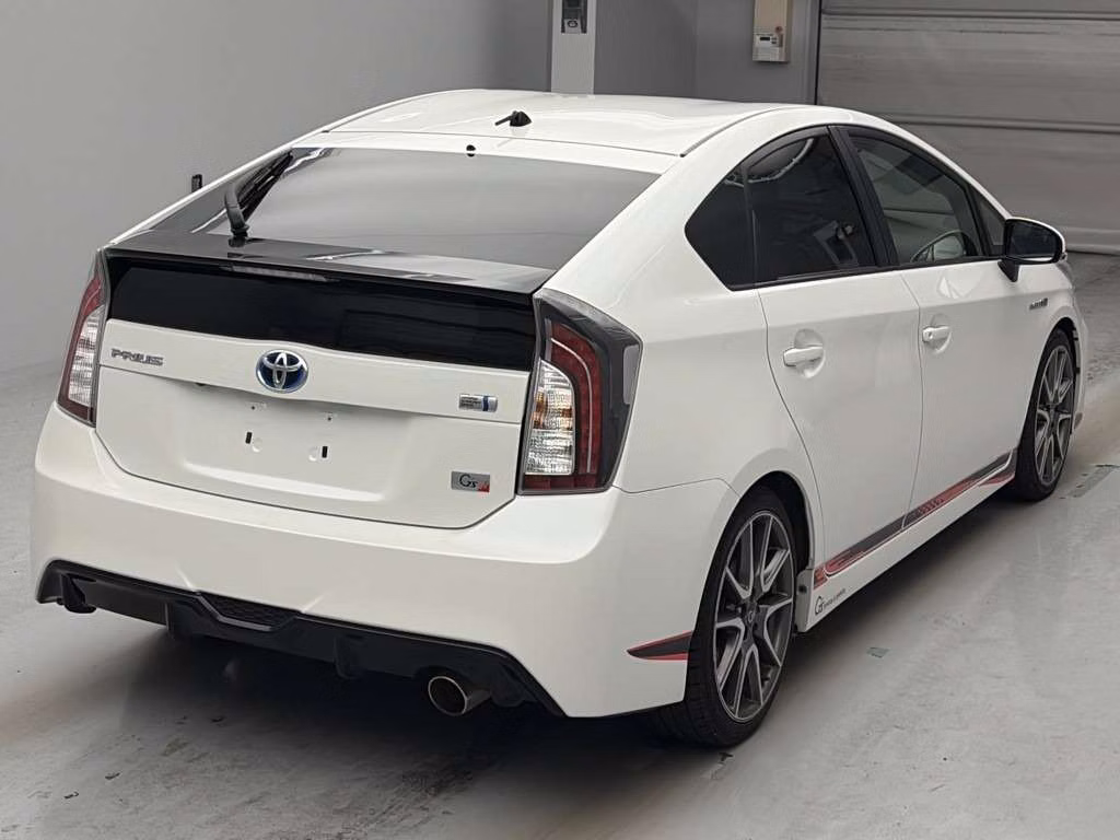 TOYOTA PRIUS