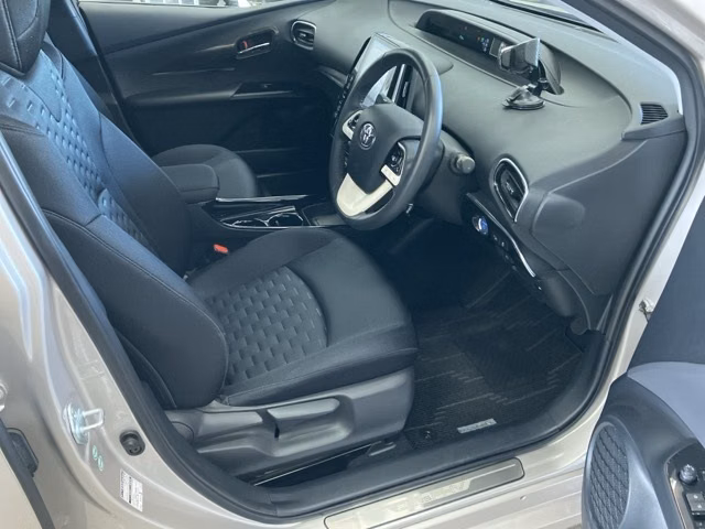TOYOTA PRIUS PHV