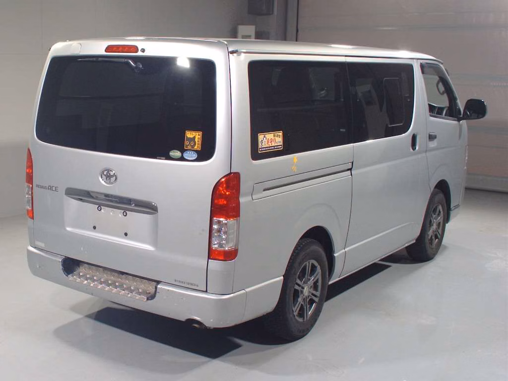 TOYOTA REGIUS ACE