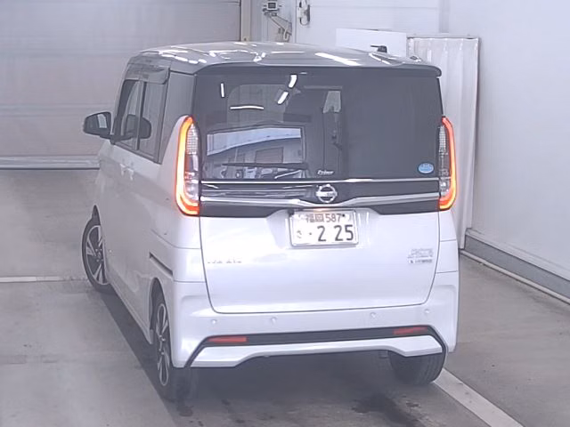 NISSAN ROOX