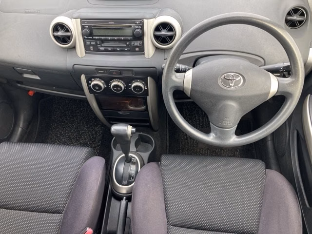 TOYOTA IST