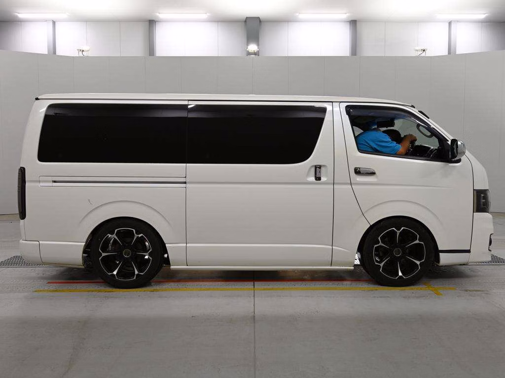 TOYOTA REGIUS ACE