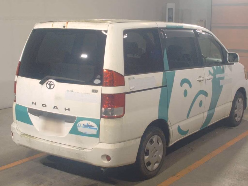TOYOTA NOAH