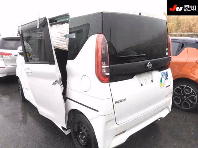 NISSAN ROOX