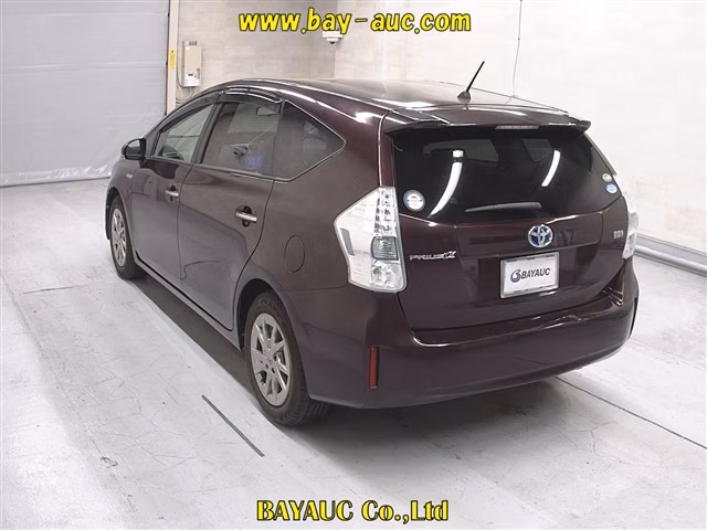 TOYOTA PRIUS ALPHA