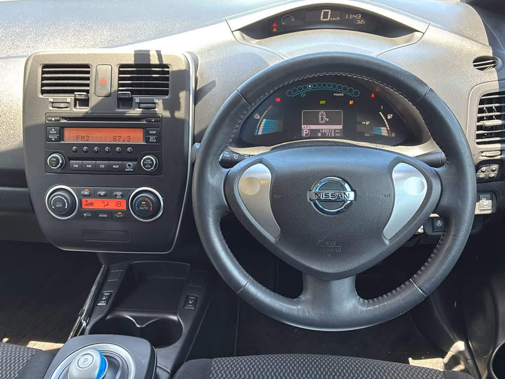 NISSAN LEAF