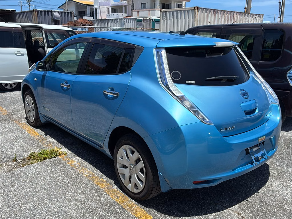 NISSAN LEAF