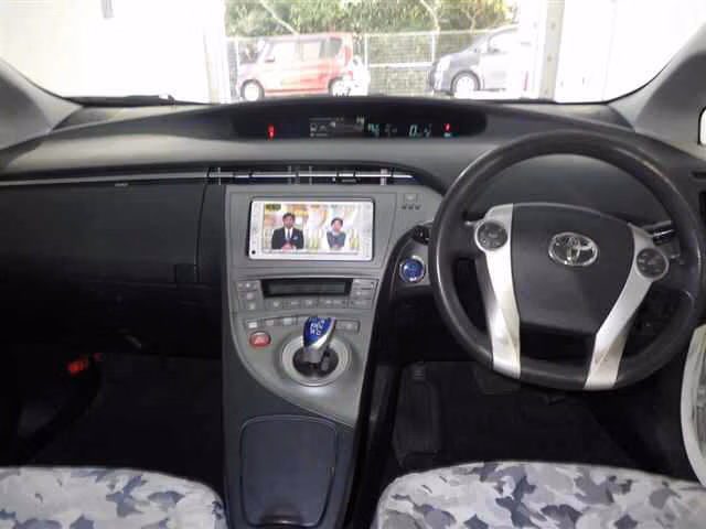 TOYOTA PRIUS
