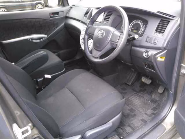 TOYOTA ISIS