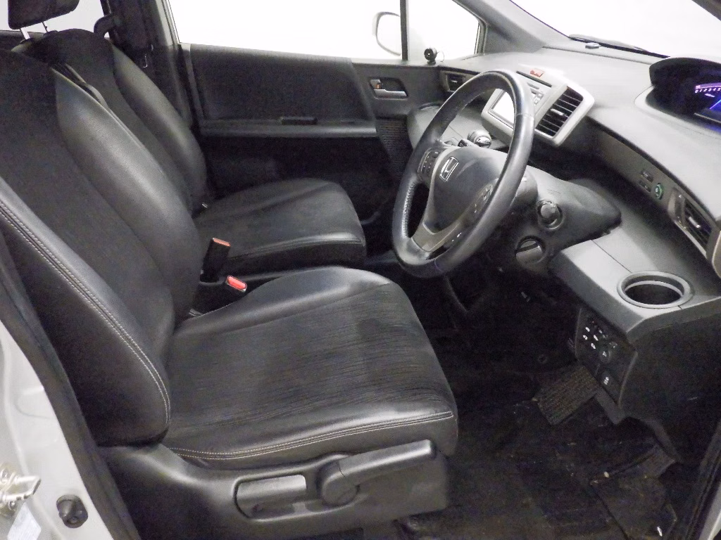 HONDA FREED SPIKE