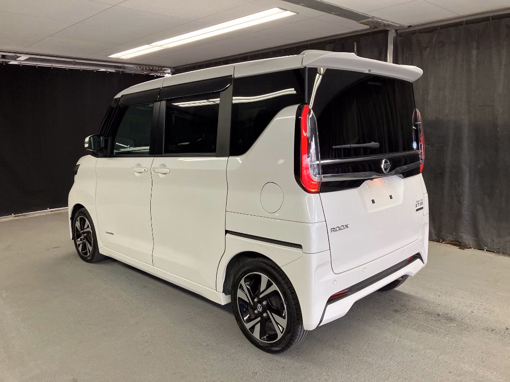 NISSAN ROOX