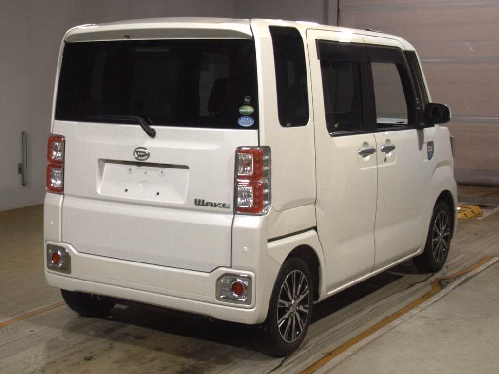 DAIHATSU WAKE