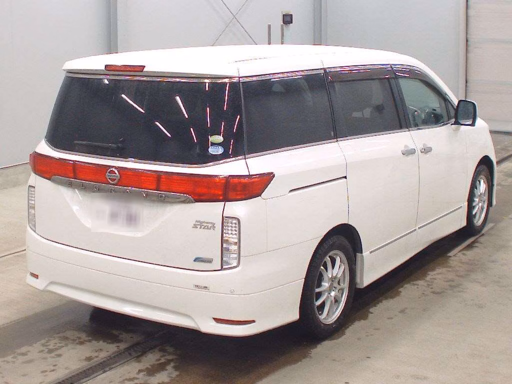 NISSAN ELGRAND