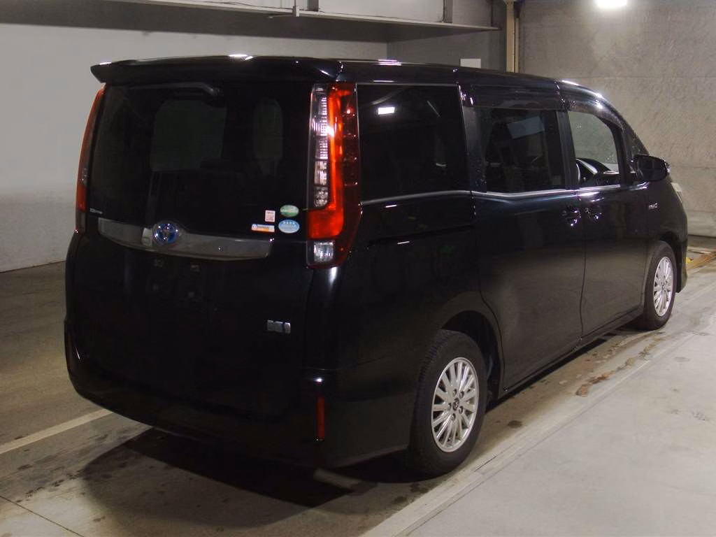 TOYOTA NOAH